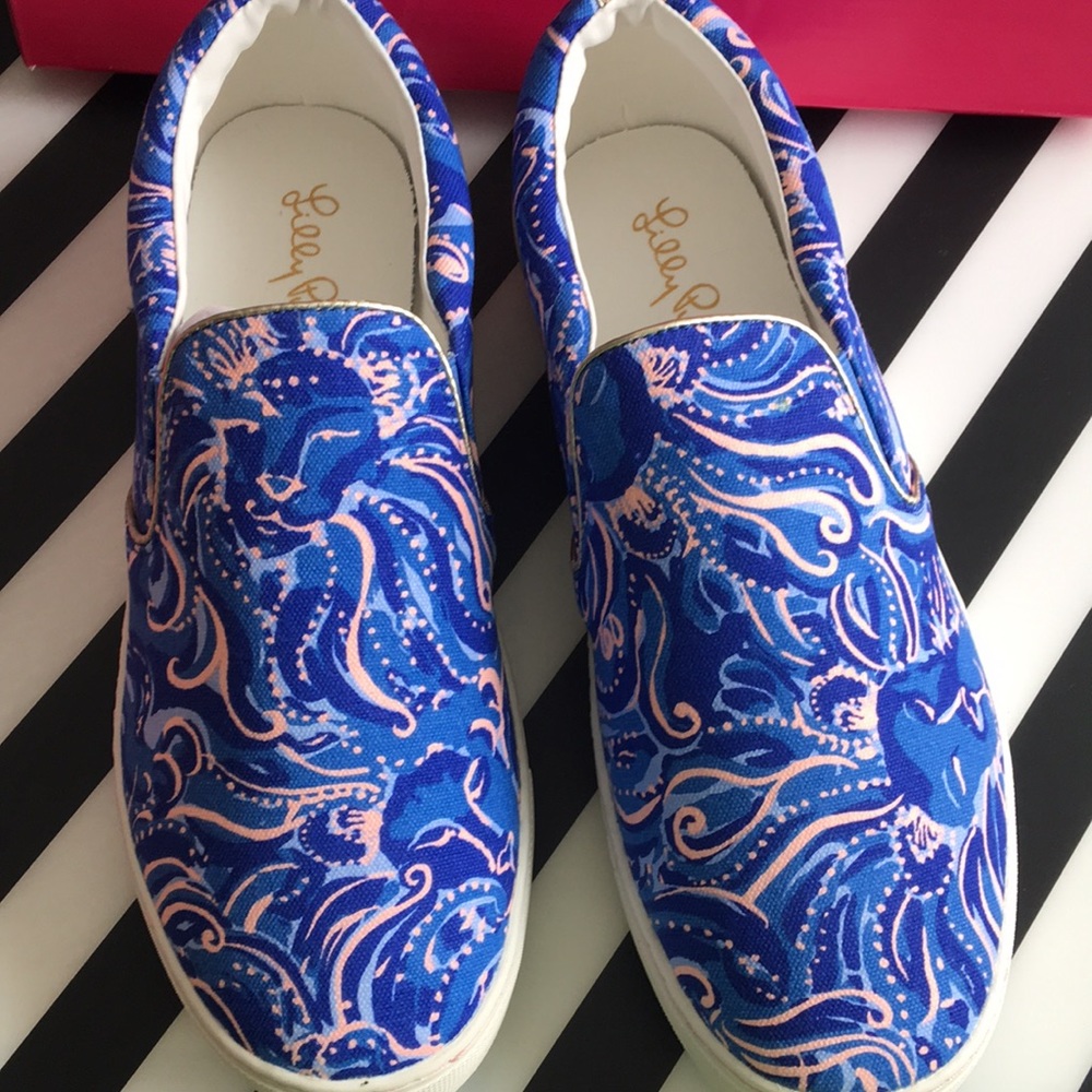 NWT  Lilly Pulitzer slip on sneaker. Size 10.